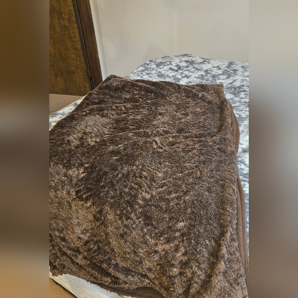 Two Small Throw Blankets - Picture 3 of 3